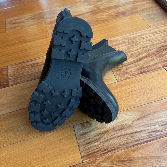 Michael Kors Black Leather Footwear - Picture 6 of 6